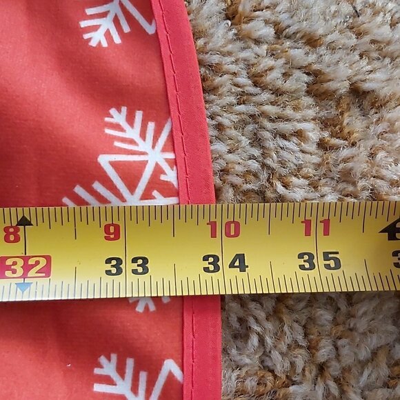 Nwot Red Medium Merry Christmas Snowmen Scene Christmas Tree Skirt - Size 34 In - Picture 2 of 2